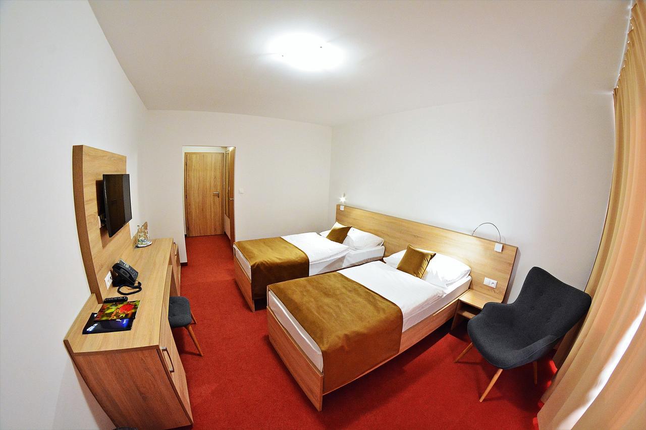 Alexandra Sport Hotel Puchov Exterior photo