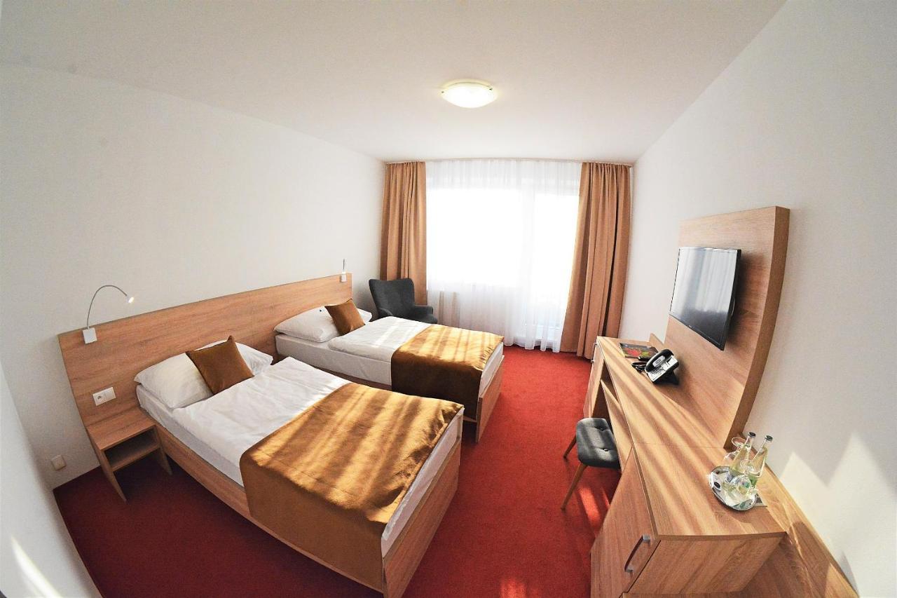 Alexandra Sport Hotel Puchov Exterior photo